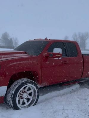 Just snow, no 🧂. Merry Christmas 🎄 #lmmduramax #dieseltrucks #duramaxdiesel #americanforcewheels #stainlessdiesel 