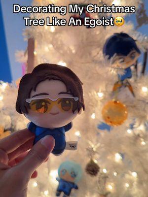 Had to Blue Lock the christmas tree😈 #bluelock #bluelockmanga #bluelockseason2 #fyp #foryoupage #trending #bluelockedit #bllk #bllkmanga #bllkedit #bluelocku20 #shidou #bluelockplushie #plushie #hiori #isagi #kenyu #kenyuyukimiya #chigiri #shidouryusei #bllkmanga #bllkfandom #christmas #bluelockchristmas #bllkanime #bluelockplushies #anime #animetiktok #animeplushie #tacoflacko 