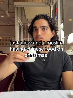 i dont remver this episode of Curb your Enthusiasm #jews #muslims #halalchristmas #halal #jewish #chinese 