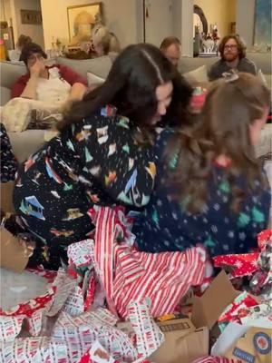 She always has to take it too far..  #sisters #christmas #christmasfight #fight #sisterfight #fyp 