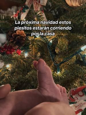 Amo estos piesitos 😍🩷 #silvioynikki #PazAnzoateguifamily #babyfunny #babiesoftiktok #momtok #babyfirstchristmas #primeranavidadconmibebe🎄 