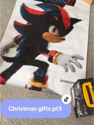 #greenscreen Christmas gifts pt3 I was  like no way when I opened the poster of Shadow #christmas #sonicthehedgehog #shadowthehedgehog #keanureeves #poster #sonicxshadowgenerations #newvideogame 