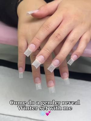 What fo yall think she is having ? 🩷 or 💙  Discounts for the girls ☺️🎀 @Lé Moné Thenailldoll  @Ana Does Nailz Linda10 #nails #genderrevealnails #genderreveal #pinknails #bluenails #tiktok #foryoupage #christmasnails #fypシ゚viral #houstontxnailtech #nailtech #squarenails #whitenails #luxurynails #glitternails 