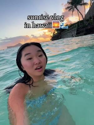 sunrise swim in Hawaii🌅🌊#sunriseswim #sunrisevlog #livinginhawaii #hawaiivlog #oceanvlog #sunsetswim 