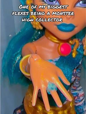 After all these years I never lost her ring!! Same with opperettas dice ring 🙈 #monsterhigh #mh #monsterhighdolls #mhdolls #neferadenile #collector #mattel 