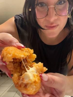 how many of you have had an arancini before? 👀 #italian #arancini #sicilian 