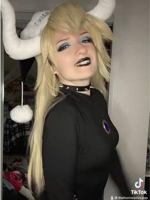 merry christmas from bowsette 🖤⛓️🎄 #christmas #cosplay #bowsette #bowsettecosplay 