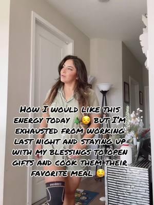 Oh Lord! You know I look nothing like this today 😂 and that was still in PJ’s 🤦‍♀️ #hustle #singlemom #singlelife #MomsofTikTok #moms #mama #paratiiiiiiiiiiiiiiiiiiiiiiiiiiiiiii #foryoupage #fy #dance #always #thankful #anything #formykids 🥰🎄🎁🥘🥘🥘