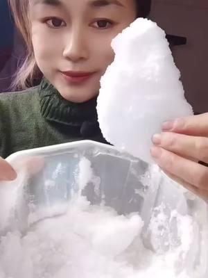 squeaky refrozen shaved ice . ( merry christmas 🥰 ! ) #1heartice #2heartice #ice #icelover #icelovers🤤  #iceeating #iceeatingasmr #iceeatingvideos #fyp #viral #asmr #iceeatingsound #freezerfrost #whiteice #whiteiceeating #softice #softiceeating #powderyice #squeakyice 