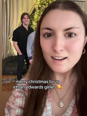 best gift i could’ve asked for this christmas tbh #ethanedwards #umichhockey #hockeyboys #hockeytok #ilovehockeyboys #hockey🔛🔝 #hockeyromance #christmas #greenscreen #fyp 