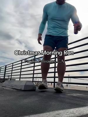 #christmas #palisades #california #socal #losangeles #la #beach #runner #Running #run #beachrun #sunsetrun #christmasmorning 