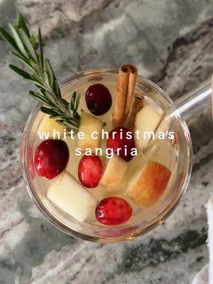 let’s make sangria for christmas dinner! merry christmas, besties! ♥️🎅🏼🎄 #merrychristmas #christmas #sangria #christmasdrinks #christmasishere #satisfyingvideo #aesthetic #poppipartner @Drink Poppi 