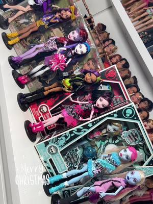 Merry Christmas! 🎅🎄  #dollcollector #dollcollection #dollcollecting #prestigiousbrat #y2k #2000s #early2000s #nostalgia #adultdollcollector #dollcollectiondolltok #monsterhigh #monsterhighdolls #bratz #bratzdolls 