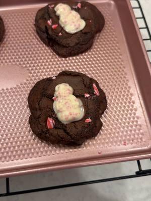 Peppermint mocha cookie asmr  #bakingasmr #baking #cookies #cookiecake #asmr #asmrbaking #cookietok 