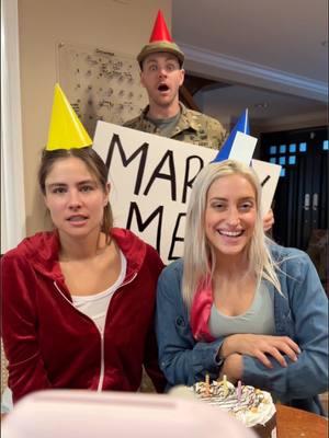 Soldier surprises his girlfriend by coming home early from deployment, proposes and her sister announces her pregnancy ❤️ Part 1 #viralvideo #fyppppppppppppppppppppppp #fyp #surprise #christmas #present #family #military #Homecoming #proposal #Relationship #pregnancy