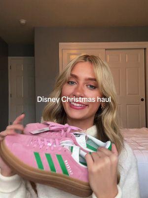 Heres a little christmas haul of all things disney and items for the parks :) 🐭✨ #disney #disneyhaul #haul #disneycontent #disneycontentcreator #disneyworld #disneyinfluencer #disneycreator #disneyfashion #disneyoutfitideas #disneyphotoinspo #disneylocal #castmember #disneyadult #disneystyleinspo #disneycastmember #disneystore #baublebar #florida #christmashaul 