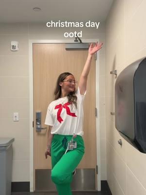 xoxo ur fav x-ray tech 💚❤️ #fyp #healthcareworker #xraytechnologistproblem #radtechstudentlife #xray #radtechschool #xraystudenttech #xraytechnologist #xraystudents #xraystudentproblems @wearfigs 