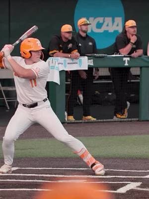 Dingers all the way 🎄 🔔 #LouisvilleLoyal #Tennessee #Vols #merrychristmas #baseball #beisbol