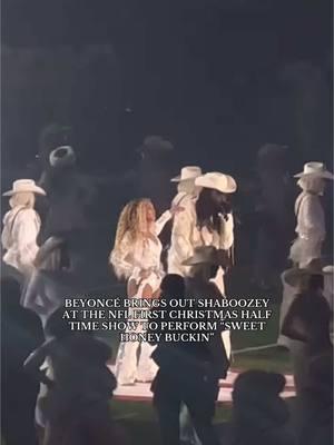 BEYONCÉ BRINGS OUT SHABOOZEY TO PERFORM SWEET HONEY BUCKIN #fyp #foryoupage #beyonce #beyonceconcert #shaboozey #sweethoneybuckin #cowboycarter #nfl #nflchristmas #halftimeshow #liveperformance #liveconcert #christmasshow 