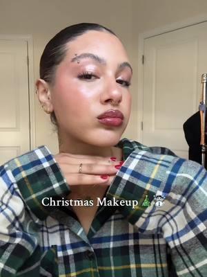 Merry Christmas 💋💋💋 • • • #winter #beauty #makeup #christmas #glossymakeup #recreate #christmaseve #christmasmakeup 