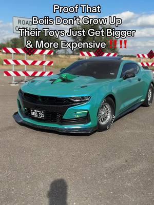 Merry Christmas 🎄 Chat 🫡 #foryou #camaro #fyp #6gencamaro #carcommunity #valley956 #racecar #fypシ #carsoftiktok #camaross #tiktokmechanic #carwrap #paratii #christmas 