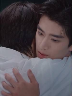 Hugging his Gege. 💙#zhangkangle #归棹 #guizhao #cdrama #markma #马柏全 #张康乐 #thewayhome #chinesedrama 