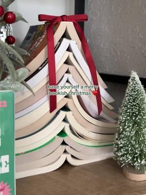 #booktree #bookchristmastree #bookishchristmas #christmasbooks 