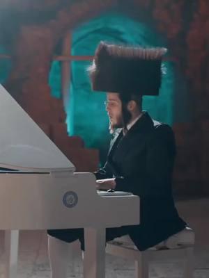 Watch a beautiful song Me'at Ohr by Dudi Pollack & The Zingerlach choir 🔸 🔸 🔸 🔸 🔸 🔸 🔸 🔸 🔸 #newmusic #nicesong #beautifulmusic #musicvideos #dailymusic #songaday #dailyvideos #musicsong #קליפ 