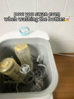 You swan even when washing baby bottles.. #papablic #bottlewasher #papablicbottlewasher #parentinghack #parenting #newmomlife #SAHM #momhacks #pumpingmom #breastfeeding #bottlewashing #bottlewashingmachine #momhack #newproduct #myfavoritethings