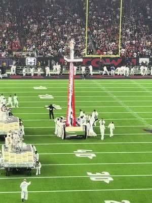 My favorite part of tonight’s game 👸🏽✨ watching @Beyoncé walk out after the show. So humble and beautiful . #baltimoreravens #houstontexans #christmasgame #football #nfl #beyonce #halftimeshow #netflix #merrychristmas #houston 