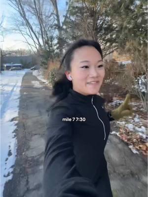 when the vibes are right...you gotta go for a PB!! and as always, a new city means, yet another unofficial half come on a snowy Christmas run with meeee 😌 happy holidays!  run fit rundown: @Nike gloves & 1/4 zip run top @lululemon base pace leggings (no inner seam so good!!) @New Balance fresh foam 1080 v13 (really need to upgrade to the v14 😭) @Garmin Connects forerunner 255 music!! #Running #run #runwithme #halfmarathon #runmotivation #Vlog