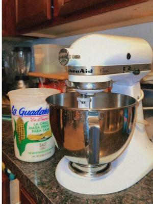 #tamaleseason #makingtamales #mexicanchristmas #cookingwithmom #champurrado 