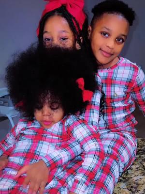 Merry Christmas 🎄🎁 #materialgworl #tiktoker #viral #fyp #funtiktok #goviral #naturalhair #livedoll #Siblings #siblinggoals #