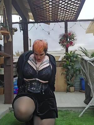 #puffpuffpoppy #plussize #plussizefashion #curvyfashion #curvy #curvytiktok #thicktok #alttiktok #downonyourknees #worshipme #thick #corsetbelt #allblackoutfit #alternative #lacetop #bra #fleecelinedtight #leggings #tattoos #piercings #dyedhair #crophoodie 