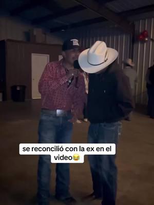 He waited for the perfect moment lol😂 #fyp #interviews #dallastx #dfw #texas #event #interview #lienzocharroeltejano #phoenix #arizona #questions #funny #publicinterview 