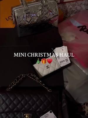 Mini Christmas haul! ♥️🎄 #christmashaul #chanelbag #chanel #chanelclassic #louisvuittonbag #christmas2024🎅🎄 #hermesunboxing #hermes #coachbags #coachnewyork #lvspeedy #givenchy #bodybyraven #skims #dolceandgabbana #orabella #bondno9 