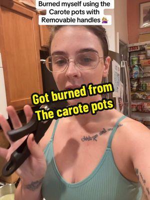 This is honestly really unfortunate because I love these so much but omfg it could have been so much worse if I hadn’t jumped out of the way & thrown the pot forward, the boiling water would have fallen all over me.  #carotepans #carote @Carote USA 