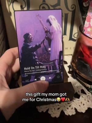 the speaker kind of sounds funny but this was so sweet what if i crieddddd #ptv #piercetheveil #ptvtiktok #piercetheveiltok #piercetheveilband #vicfuentes #tonyperry #jaimepreciado #lonielrobinson #emo #scene #fyp #holdontillmay #christmas @Pierce The Veil @Vic Fuentes 