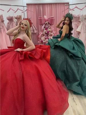 Where are you Christmas?🎄✨ #Moda2000 #quince #quinceañera #whoville #dresses #bigbow 