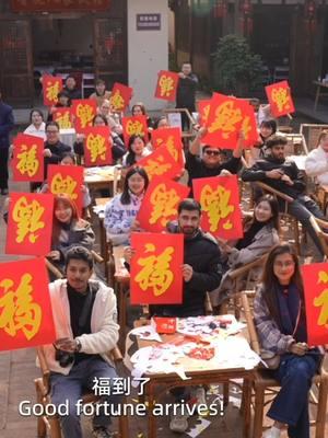 In mid-December, perceiving Sichuan - overseas students studying in Sichuan Province have embarked on a tour in Ziyang, where international youth experienced Sichuan intangible cultural heritage and cultural charm from their young perspective. #sctvpandawandering #pandaeyes #chineseculture 