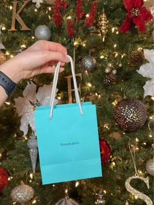 Tiffany beaded bracelet🩵!! #tiffany #tiffanyandco #tiffanybracelet #returntotiffany #heartbracelet #Wishlist #girlythings #christmas #beadedbracelets #fyp 