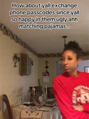 guarantee u yall won’t be so jolly afterwards #christmas #couples #yhauna #fyp #fypage #fy #foryoupage #foryou #fypシ゚viral #fypdongggggggg #fyppppppppppppppppppppppp #dontletthisflop #relatable #funny #viral #viralvideo #blowthisup #trending #viraltiktok #tiktok #xyzbca 