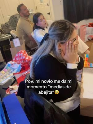 Si me puso atención a lo que quería 🥹🥰  #mediasdeabejita #fyp #dyson #dysonairwrap #regalos #navidad #fypシ゚viral 