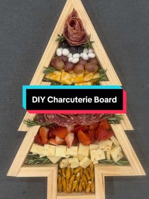 #woodtok #DIY #woodworking #fypシ #girlswithpowertools #diychristmasdecor #holidaycraftsdiy #diychristmasgift #christmasgiftideas #charcuterieboards #m