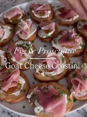 ✨FIG & PROSCIUTTO GOAT CHEESE CROSTINI- my husband and I legit fight over these! 😜creamy goat cheese topped with sweet fig jam and salty prosciutto for the ultimate salty-sweet bite this holiday season- done in 15 minutes!🥖🧀🍖 For the recipe check my profile! #EasyRecipe #DinnerIdeas #dinnerrecipes #appetizers #imsomartha #food52grams #feedfeed #huffposttaste #buzzfeast #buzzfeedfood #deliciousfood #makeitdelicious #whatsonmyplate #whatsfordinner #feedyourbody #joyfulhealthyeats #forkyeah #forkyeahfoodies #partyfood #crostini #figjam #proscuitto #bitesize #fig #prosciutto #goatcheese #christmasappetizers #appetizer #cheeselovers