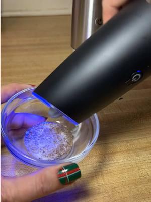 Salt and pepper #grinder #salt #pepper #saltandpepper #electric #electricgrinder #rechargeable #kitchen #kitchenappliances #light #saltgrinder #peppergrinder #food #amandaspretties #essential 