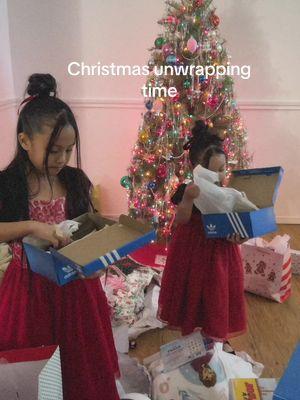 The girls had an amazing Christmas 🥹🤍 loved how happy they were 🫶🏼 thank you to all our families who made it happen ✨ #christmas #christmashaul #unwrappingpresents #fyp #fypシ #parati #presents #christmastok 