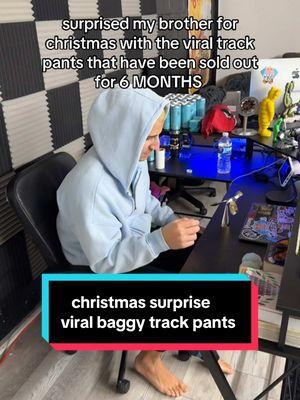 the look on his face was priceless 😂 #baggypants #trackpants #youngla #christmashaul 