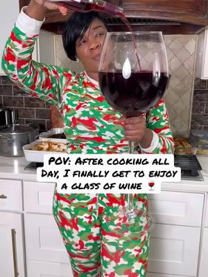 🎄I hope everyone had a wonderful Christmas! After a long day, I’m finally winding down with a well-deserved glass of wine. #jamaicanfood #wine #winetiktok #explore #winetimе #fyp #tijtokpartner #winedown #christmas #therainaskitchen 