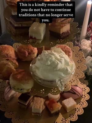 #englishhightea #afternoontea #christmas #yule #yuletok #deconstructing 